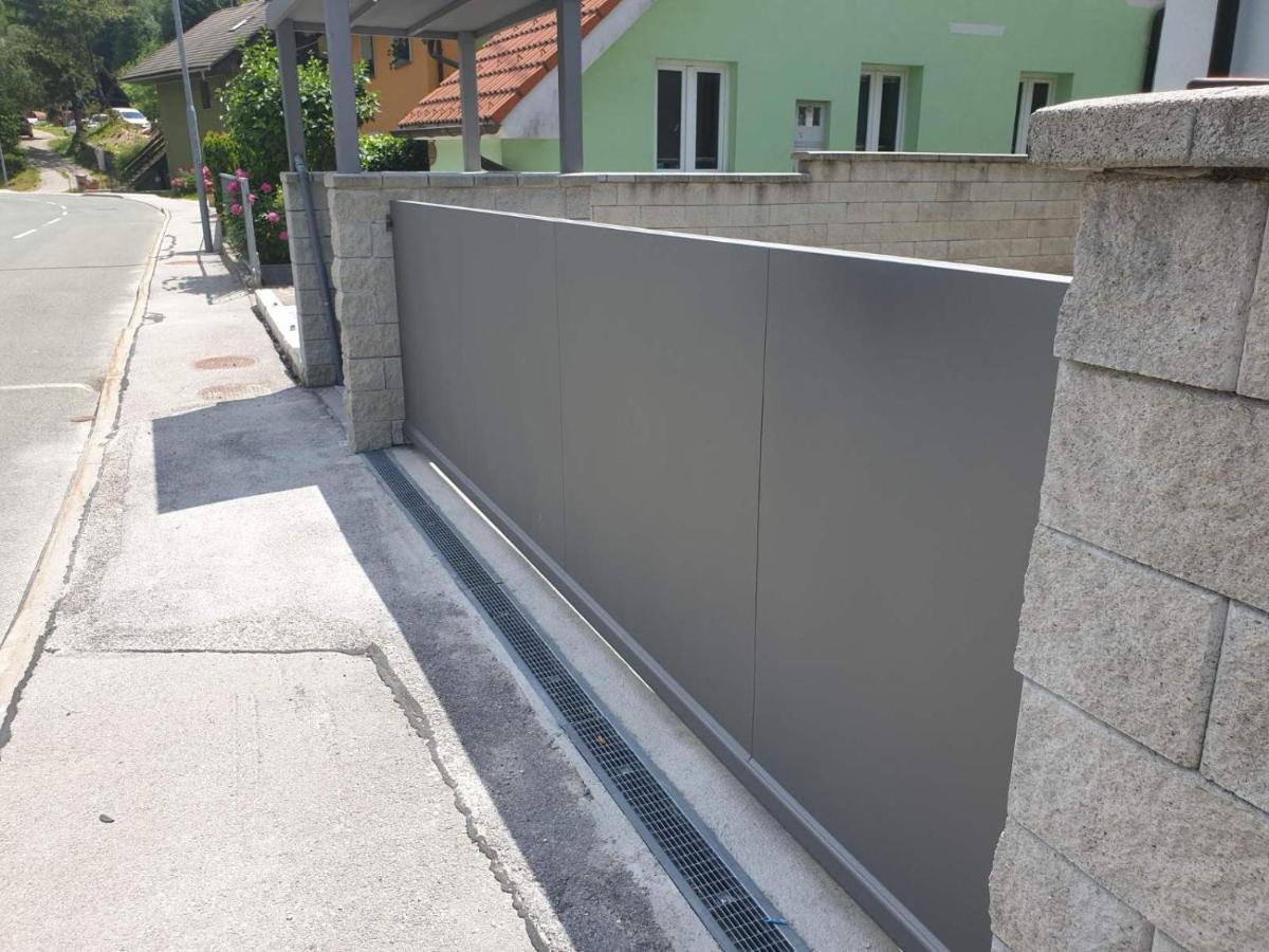 Apartma Sava-Stol Jesenice Kültér fotó